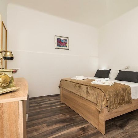 Rooftop City View Apartment In The Palace Walls Split Bagian luar foto