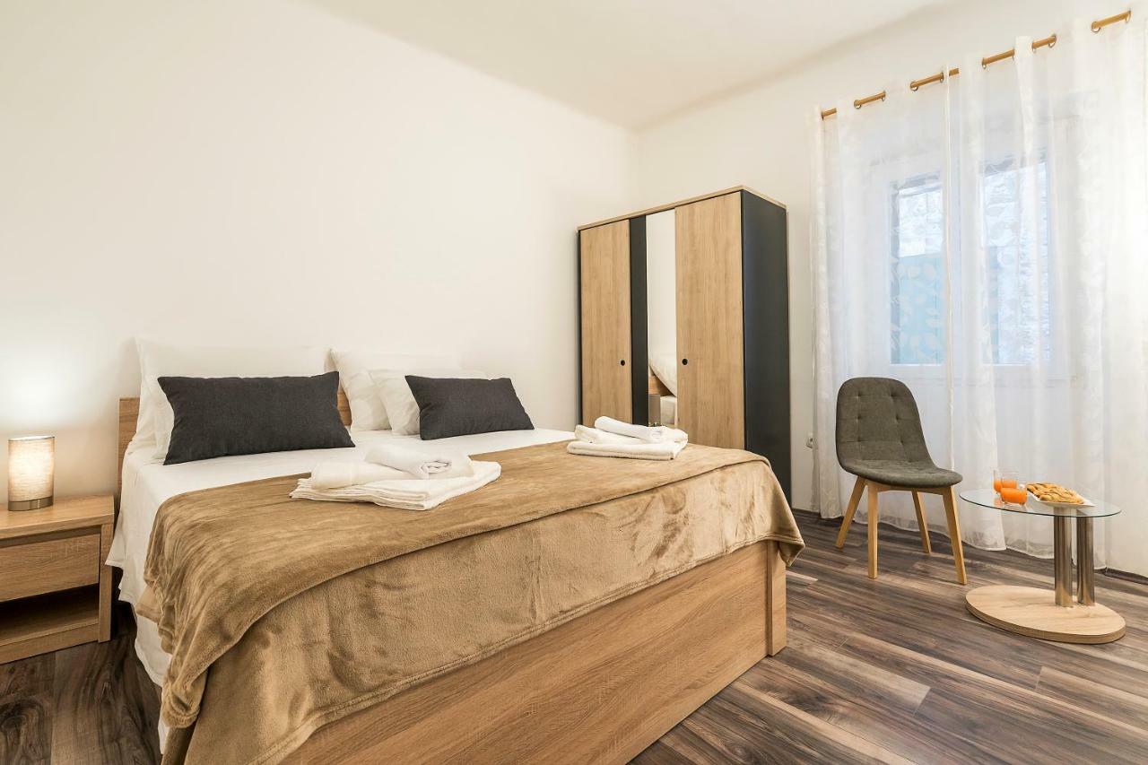 Rooftop City View Apartment In The Palace Walls Split Bagian luar foto