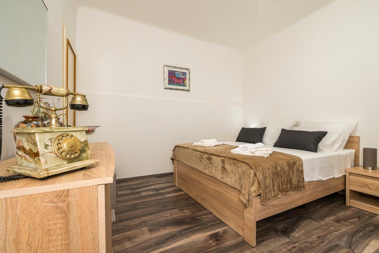 Rooftop City View Apartment In The Palace Walls Split Bagian luar foto