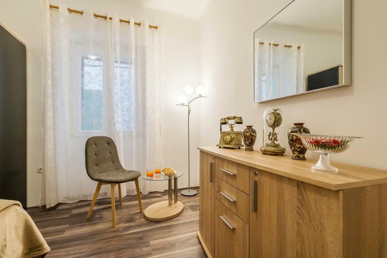 Rooftop City View Apartment In The Palace Walls Split Bagian luar foto