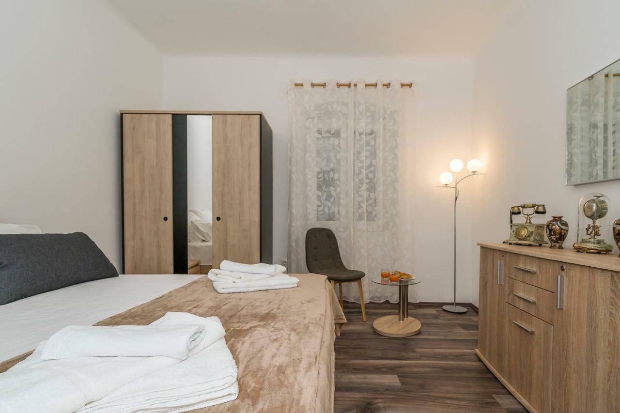 Rooftop City View Apartment In The Palace Walls Split Bagian luar foto