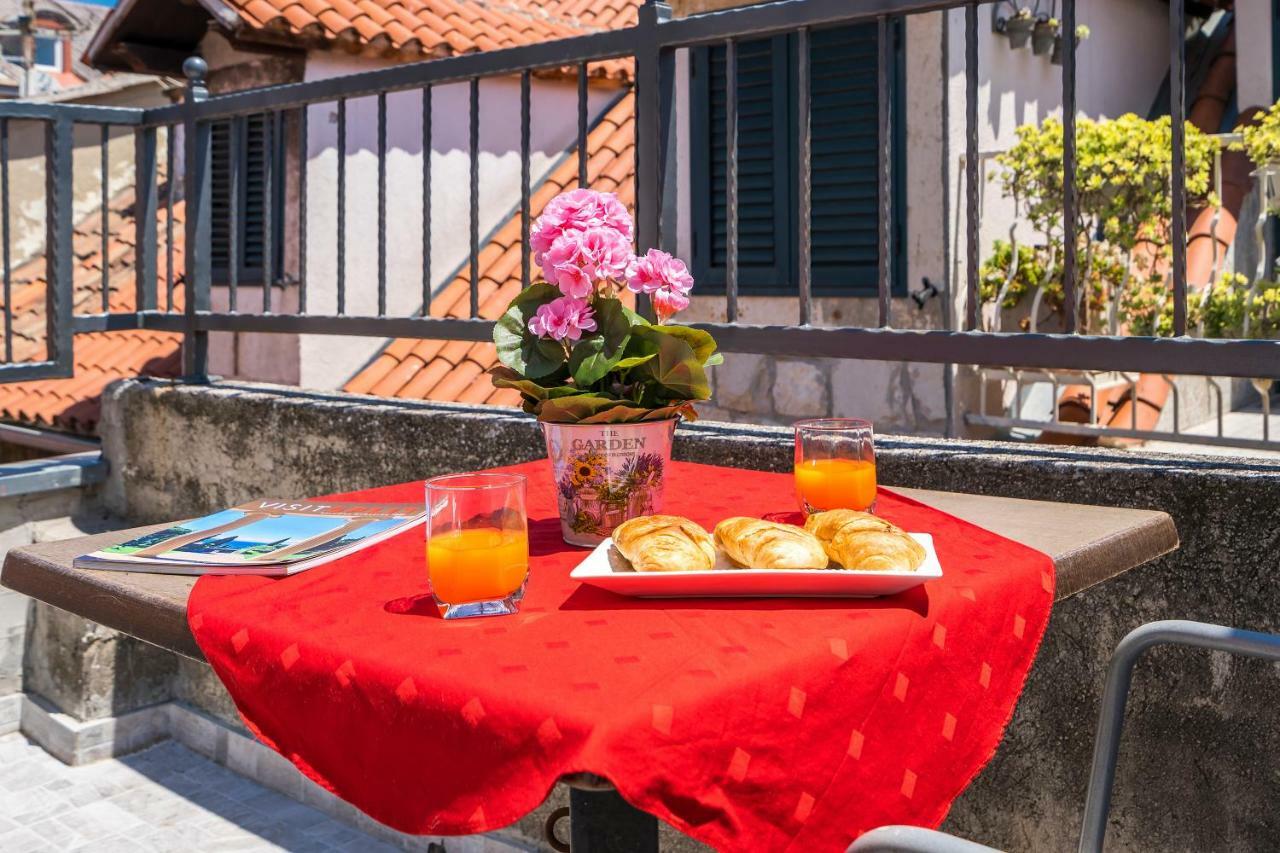 Rooftop City View Apartment In The Palace Walls Split Bagian luar foto