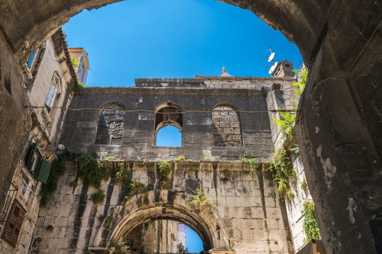 Rooftop City View Apartment In The Palace Walls Split Bagian luar foto