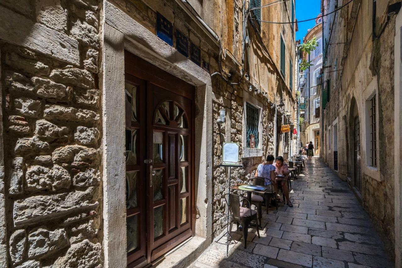 Rooftop City View Apartment In The Palace Walls Split Bagian luar foto